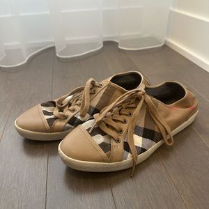 BURBERRY SNEAKERS (SIZE 39)